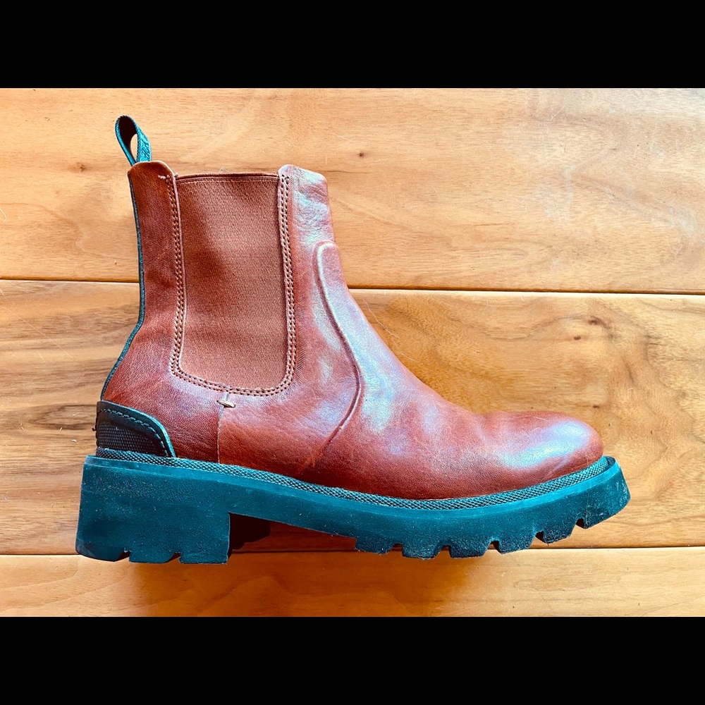 Frye Ella moto Chelsea boot